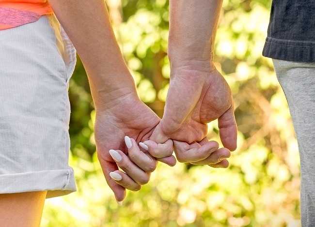 Ako sa s partnerom držíte za ruky? Môže to veľa o vašom vzťahu odhaliť