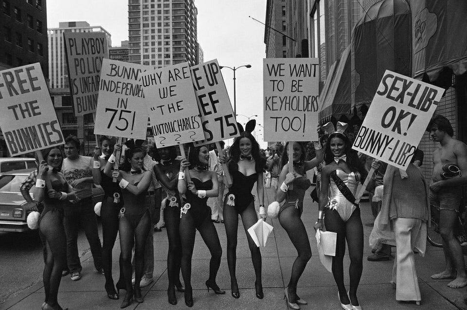 "Štrajk králičiek Playboya v roku 1975: Boj za lepšie pracovné podmienky"